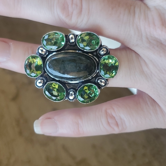 New Huge Labradorite and Tsavorite 925 Silver Statement Ring. - Picture 3 of 16